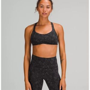 Lululemon Free to Be Wild- Light Support Sports Bra- Size 6